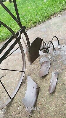 Vintage Walk Behind Garden Topsoil Cultivator Plow Tool & 5 Pièces Jointes! Sympa.